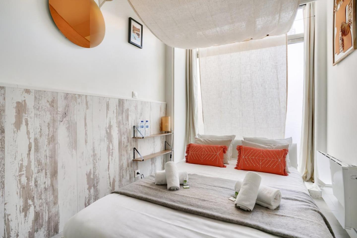 Beautiful 1 Bedroom - 15 District *