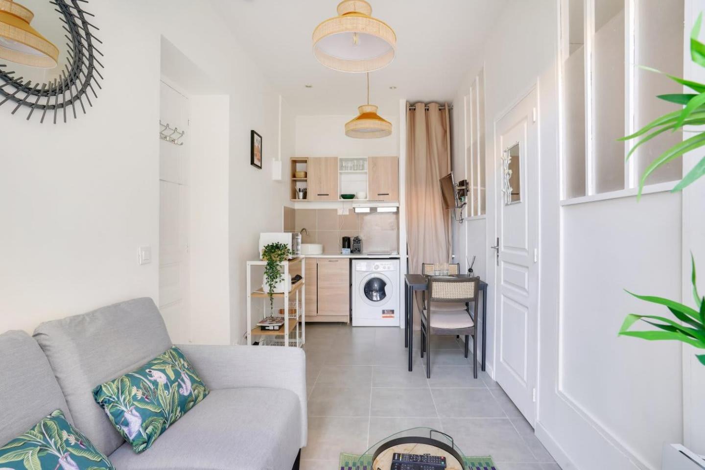 Beautiful 1 Bedroom - 15 District